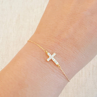 Shiny Side Hanging Cross Bracelet – 18k Gold Plated